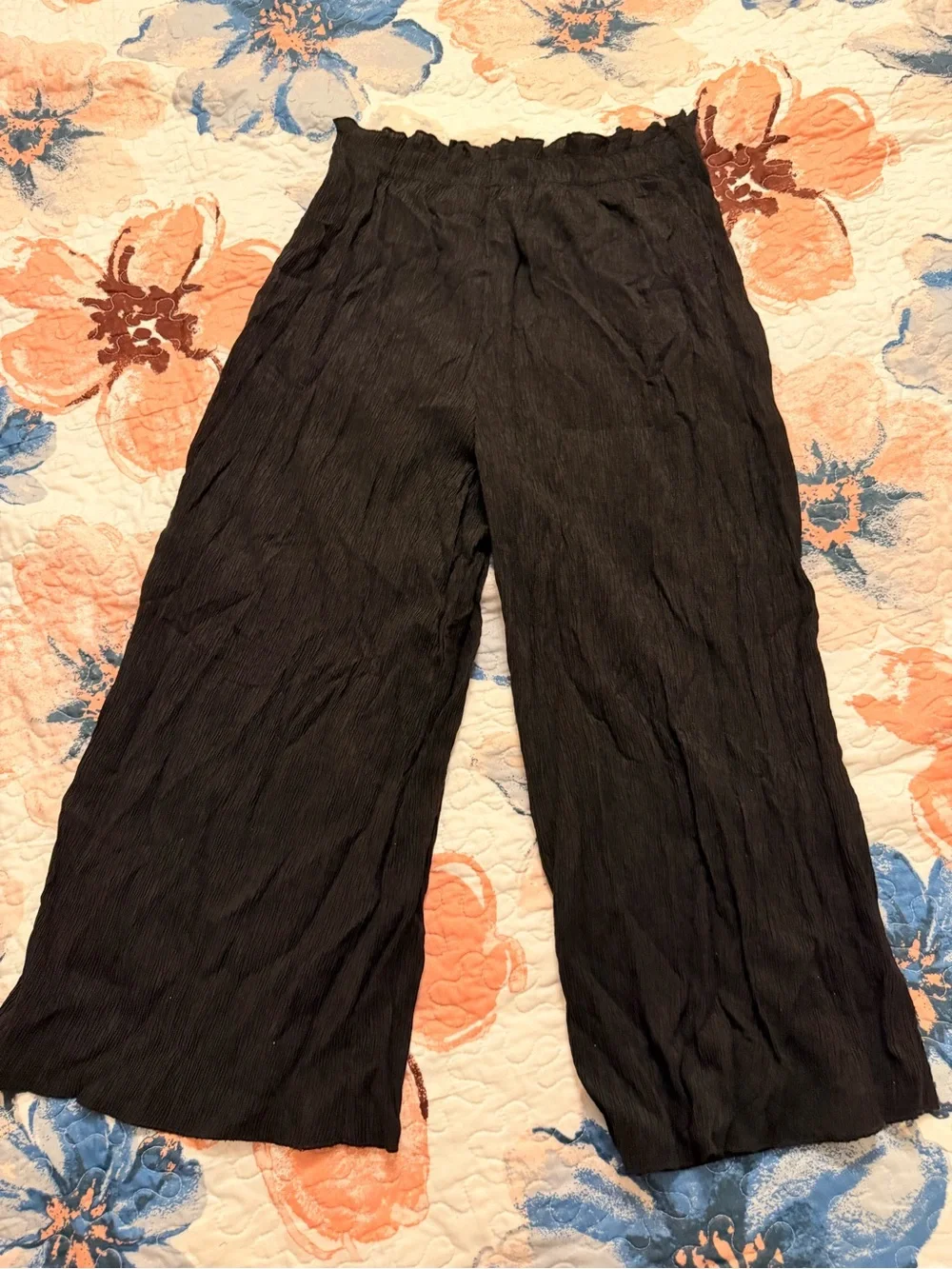 Zara Black Wide-Leg Crinkle Pull-On Pants